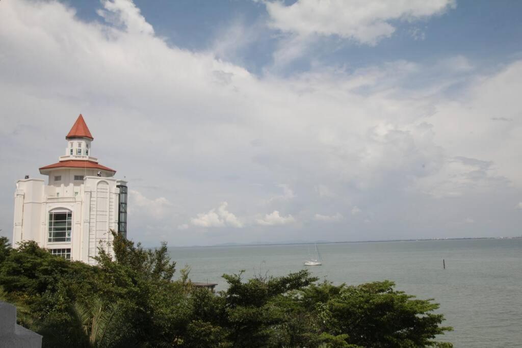 Straits Quay Marina Suites Penang 3E By Aurorahomes Bagan Jermal Exterior photo