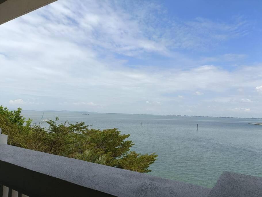 Straits Quay Marina Suites Penang 3E By Aurorahomes Bagan Jermal Exterior photo